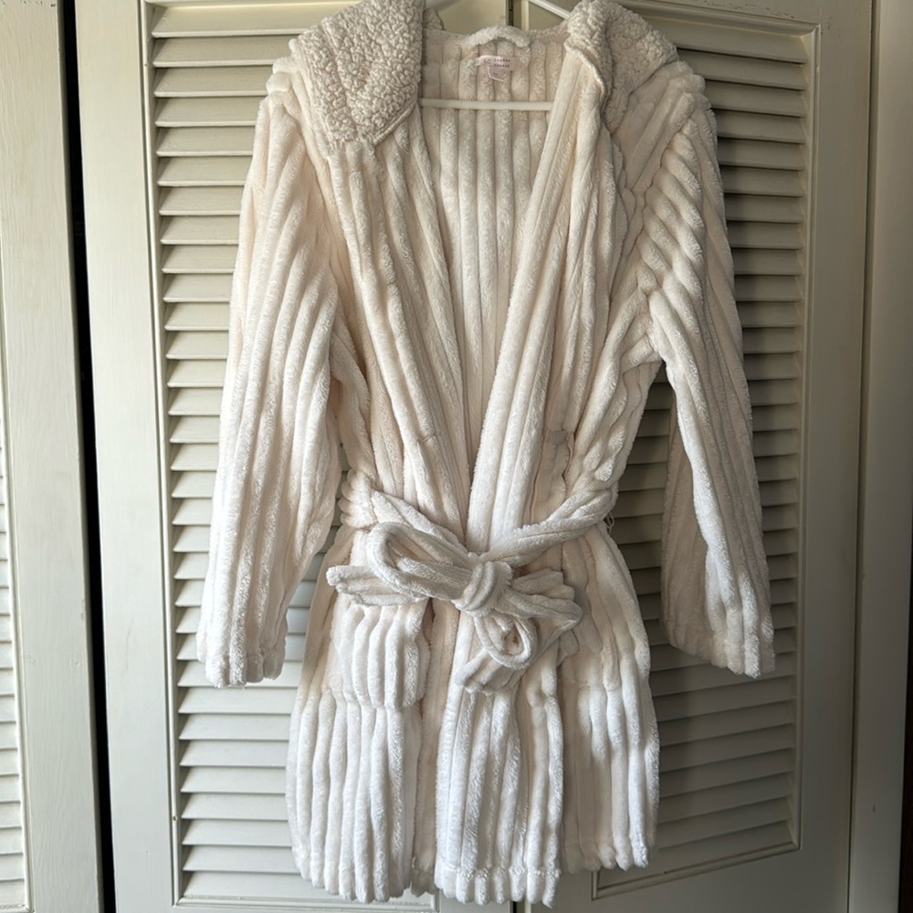 Cream colored comfy robe with hood from Kohl’s (Lauren Conrad collection);medium